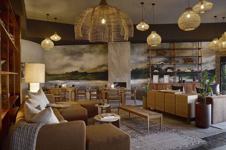 Main lounge, Arathusa Safari Lodge