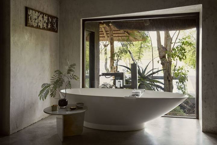 Bathroom, Chitwa Chitwa