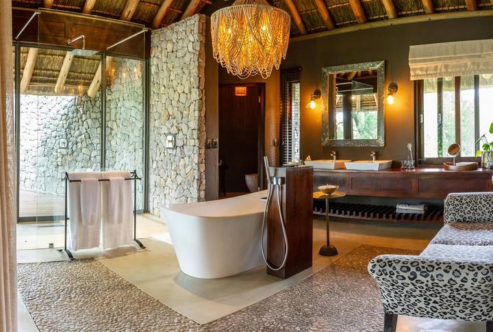 Leadwood bathroom, Dulini