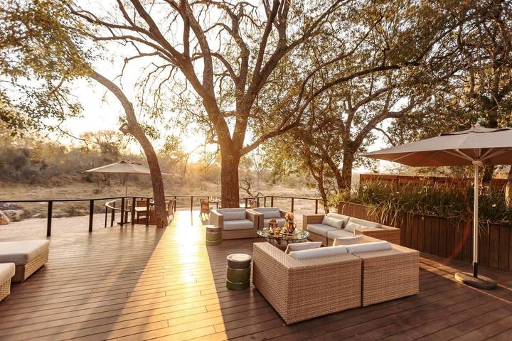 Moya deck at sunset, Dulini