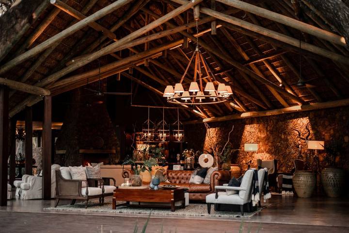 Moya lounge, Dulini