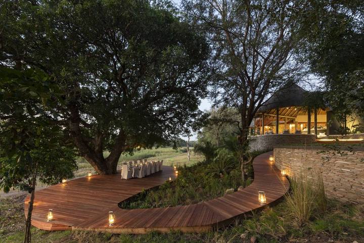 River lodge at dusk, Dulini
