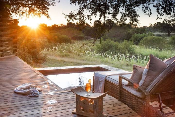 River suite deck, Dulini