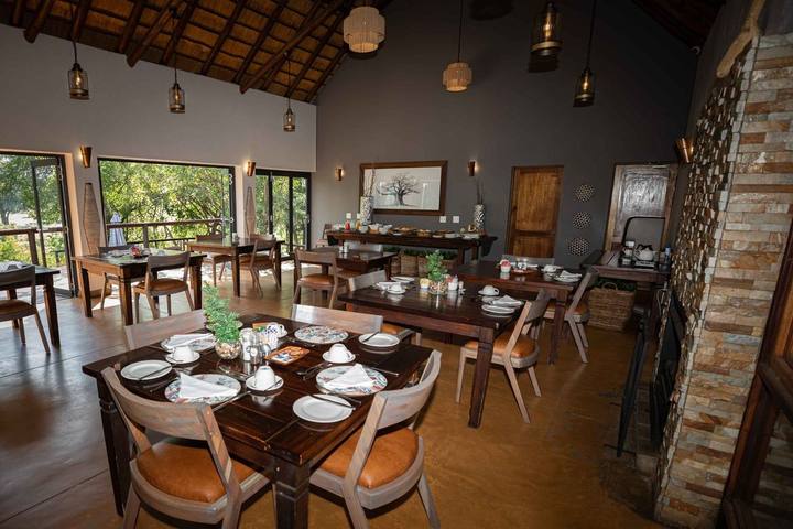 Dining room, Elephant Plains