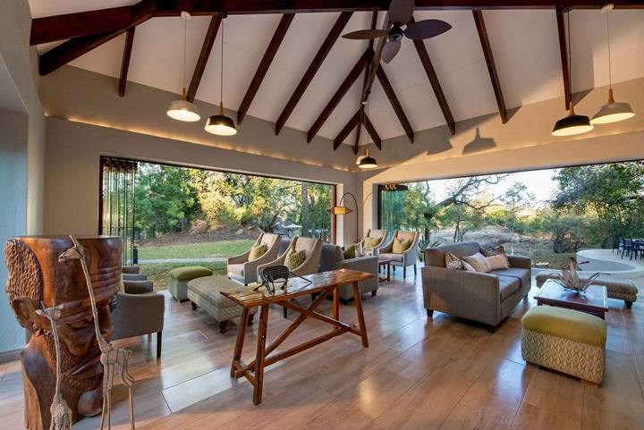 Main lounge, Idube Game Reserve