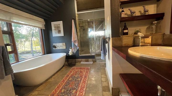 Bathroom, Jaci's Sabi House