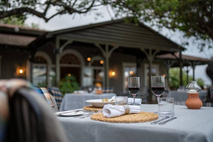 Outdoor dining, Kirkman's Kamp