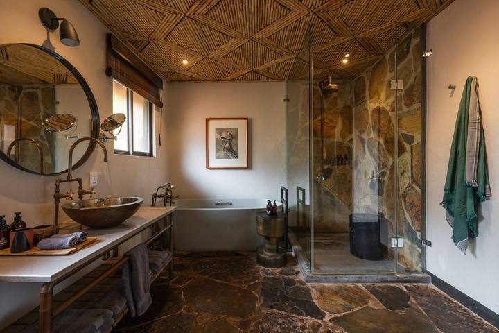 Camp bathroom, MalaMala