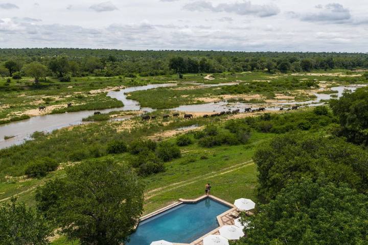 Camp pool river, MalaMala