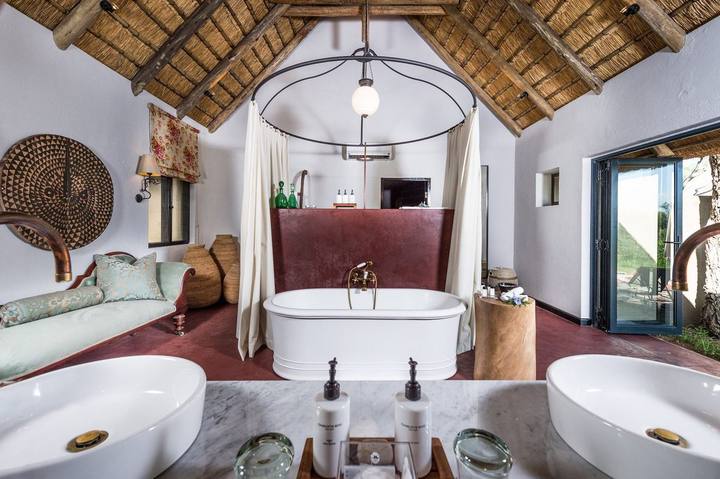 Selati Camp Presidential Suite bath, Sabi Sabi