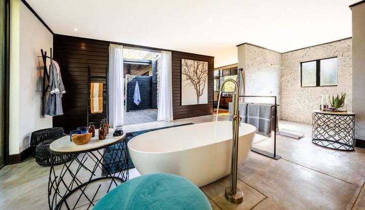 Bathroom, Silvan Safari