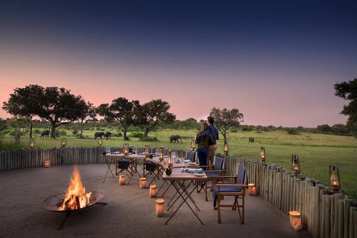 Castleton dinner deck, Singita Sabi Sand