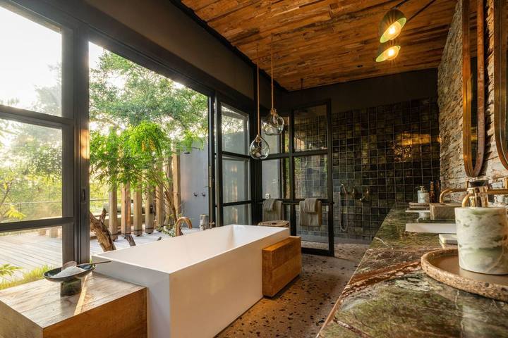 Bathroom, Tengile River Lodge