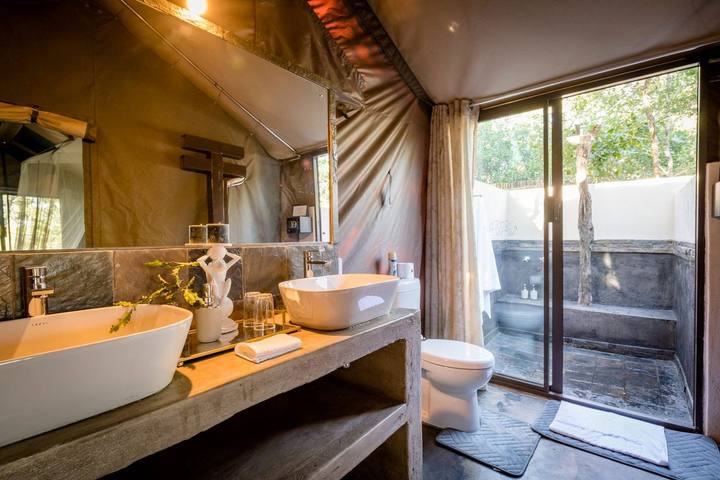 Bathroom, Umkumbe