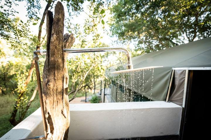 Outdoor shower, Umkumbe