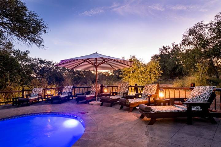 Pool at dusk, Umkumbe