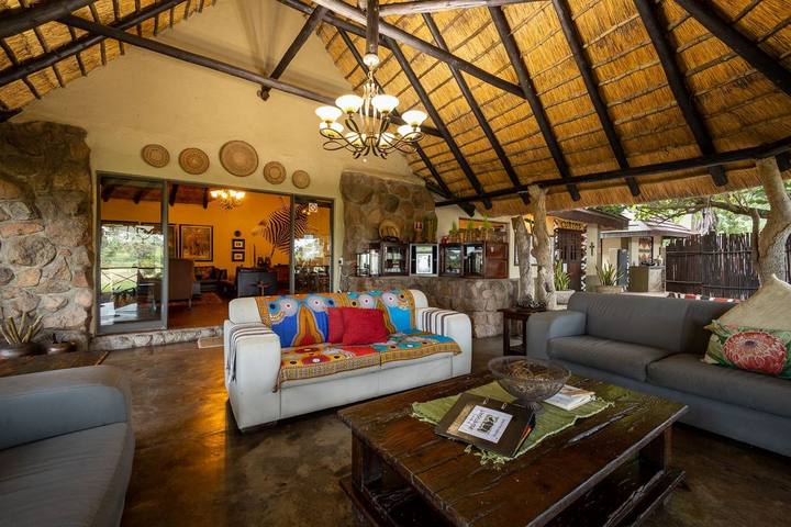 Riverside lounge, Umkumbe
